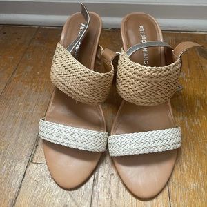 Arturo Chiang Size 8.5 Women’s Woven Heels with Metallic Ankle Strap
